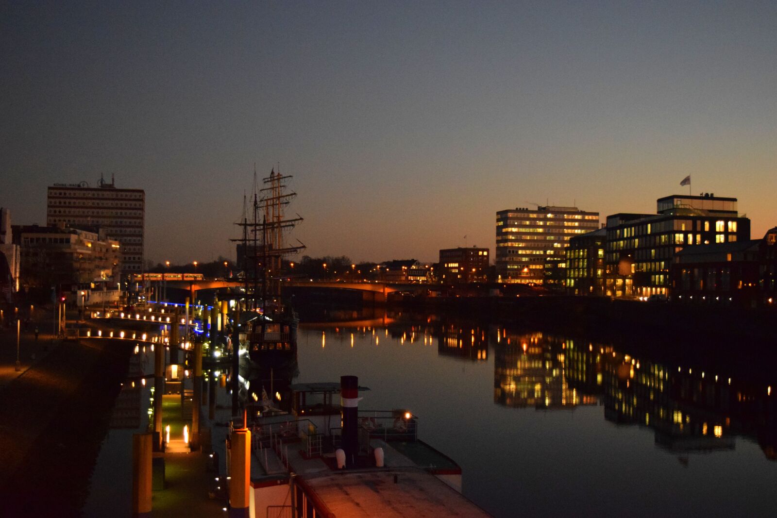 Nikon D3300 sample photo. Bremen, weser, sunset photography