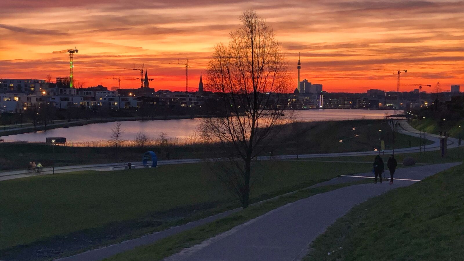 iPhone 8 Plus back dual camera 3.99mm f/1.8 sample photo. Abendstimmung, phoenix lake, dortmund photography