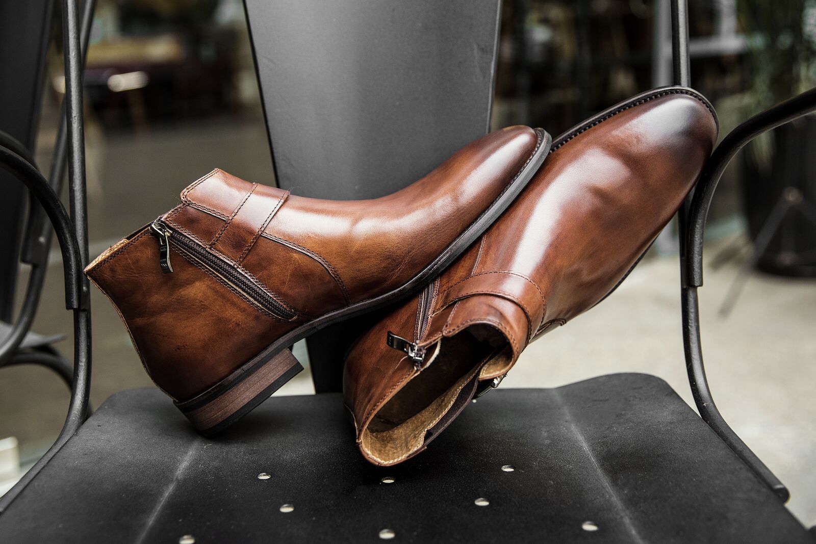 Canon EF 24-70mm F2.8L II USM sample photo. Shoes men, shoe, shine photography