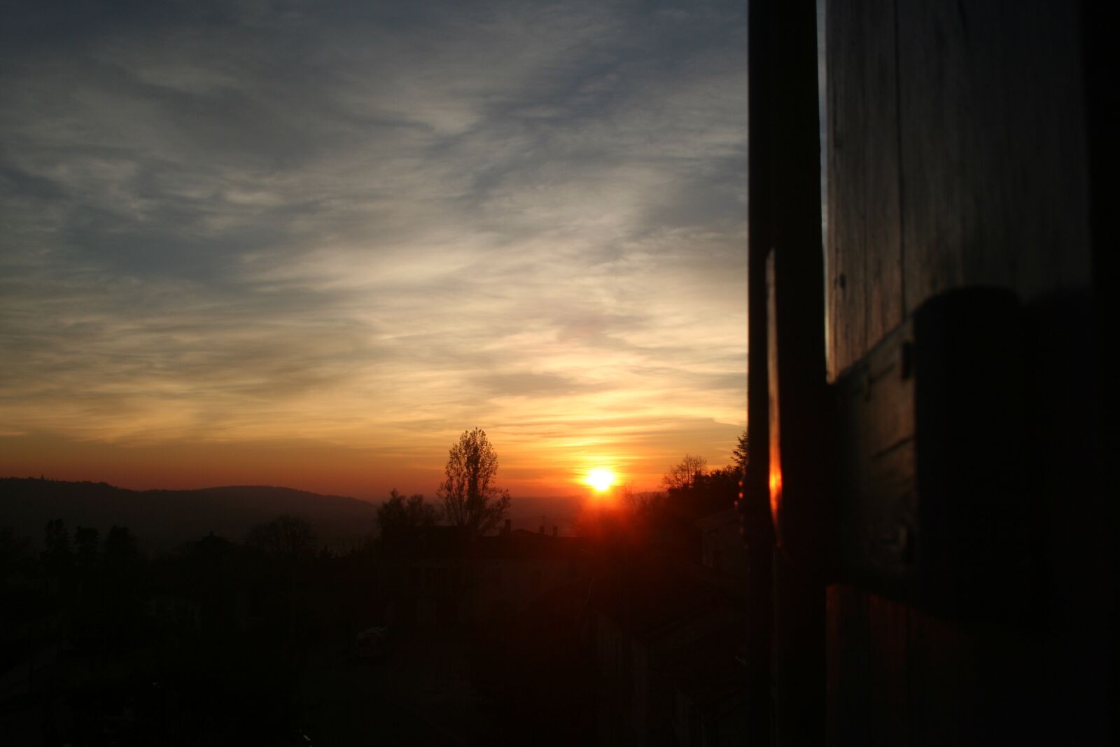 Canon EOS 350D (EOS Digital Rebel XT / EOS Kiss Digital N) sample photo. Landscape, sun, lights photography