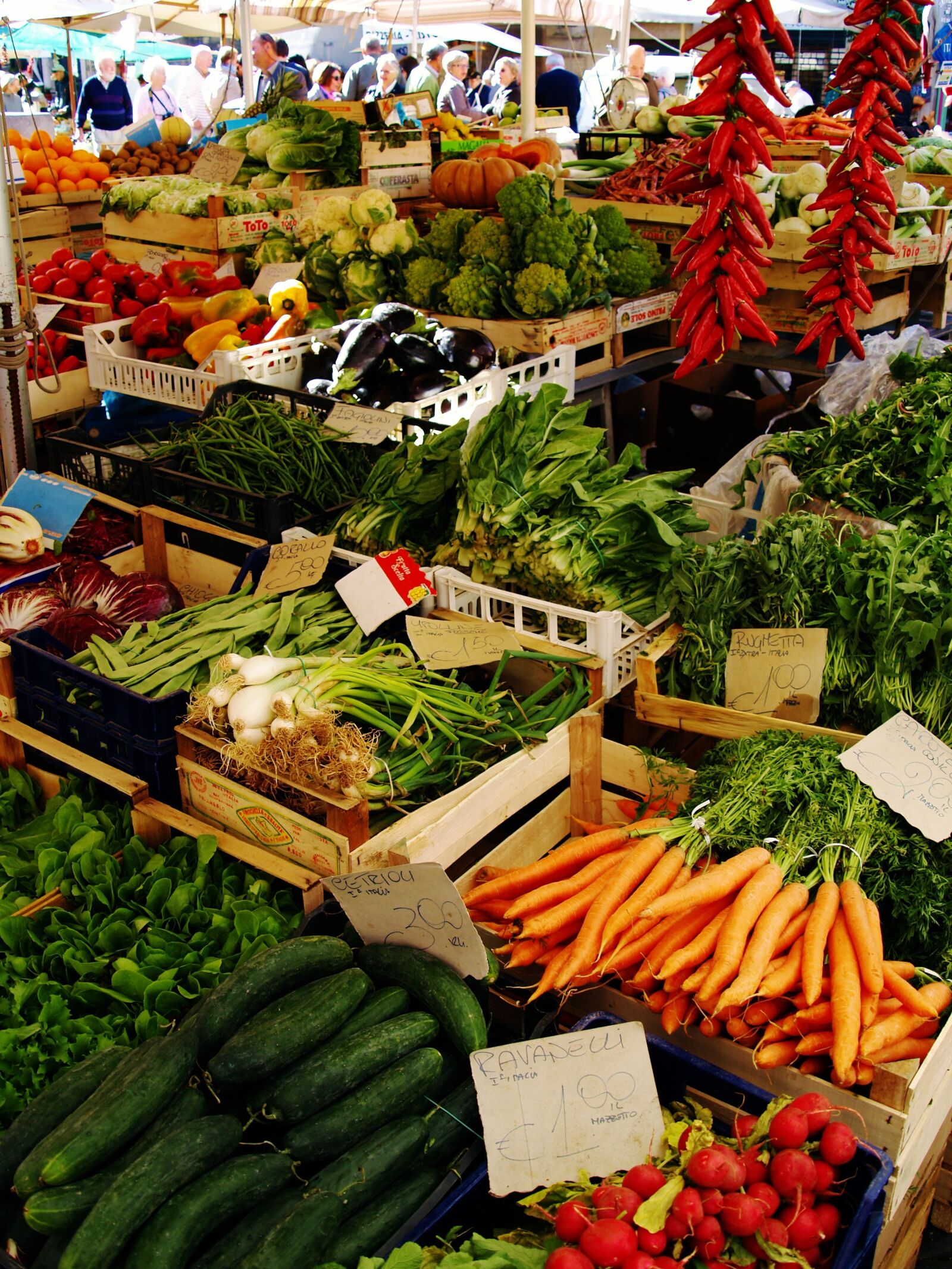 Olympus E-330 (EVOLT E-330) sample photo. Market, vegetables, food photography