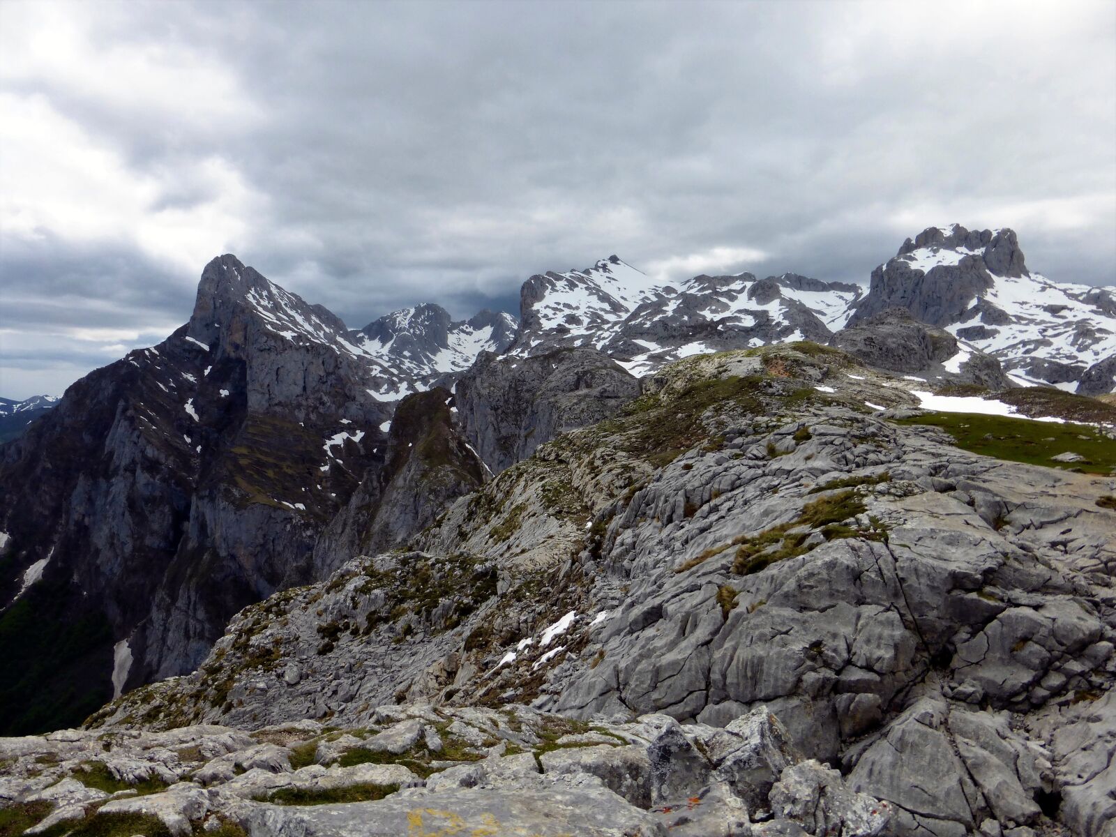 Panasonic Lumix DMC-ZS25 (Lumix DMC-TZ35) sample photo. Nature spain, cantabria, mountain photography