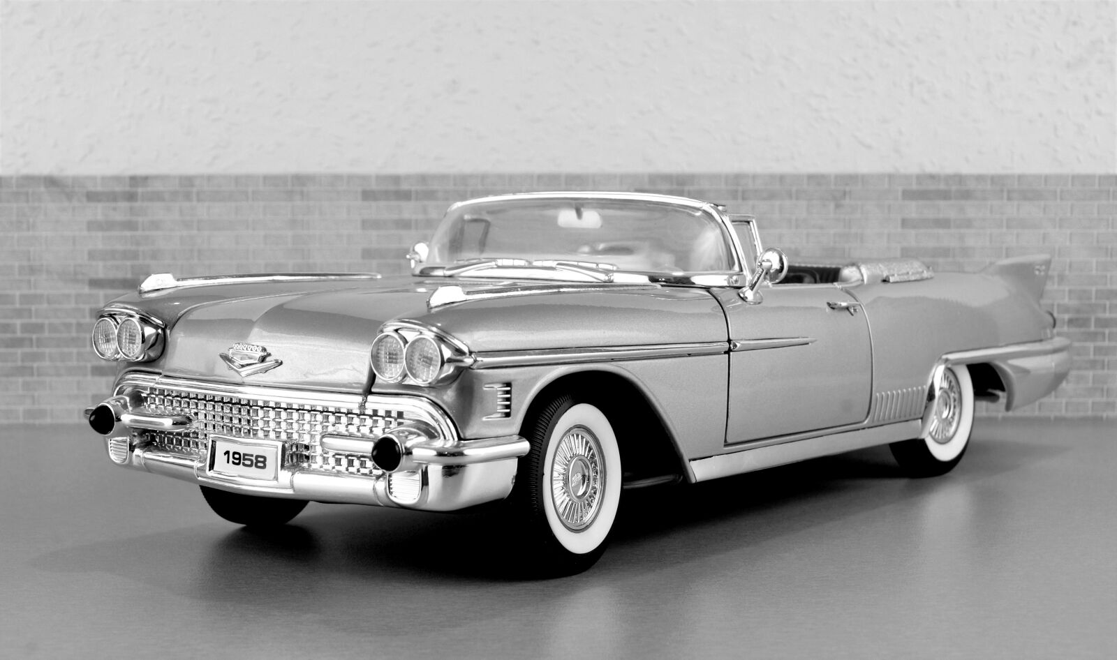 Sony DT 18-70mm F3.5-5.6 sample photo. Model car, cadillac, cadillac photography