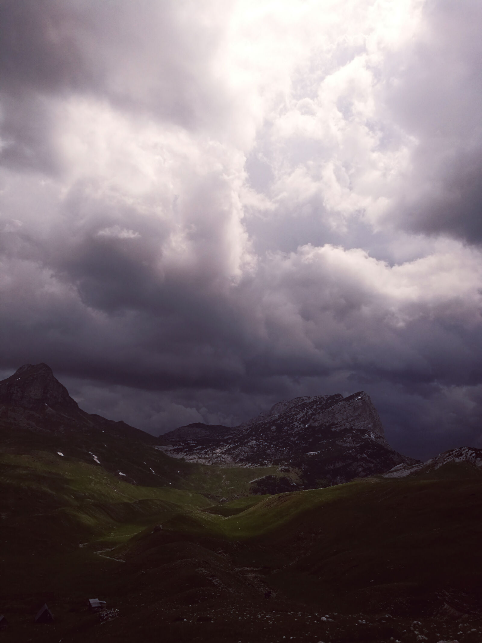 HUAWEI P9 sample photo. Chalets, clouds, mountains, muntenegro photography