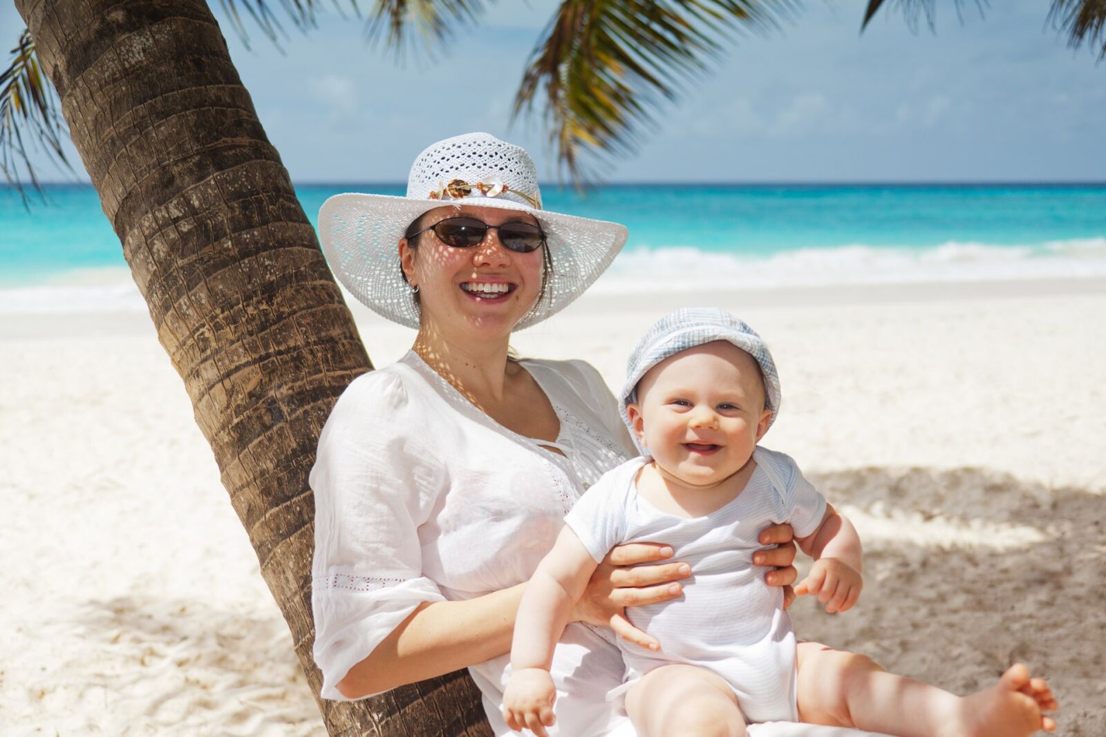 Canon EOS 5D Mark II sample photo. Sea, beach, vacation, people photography