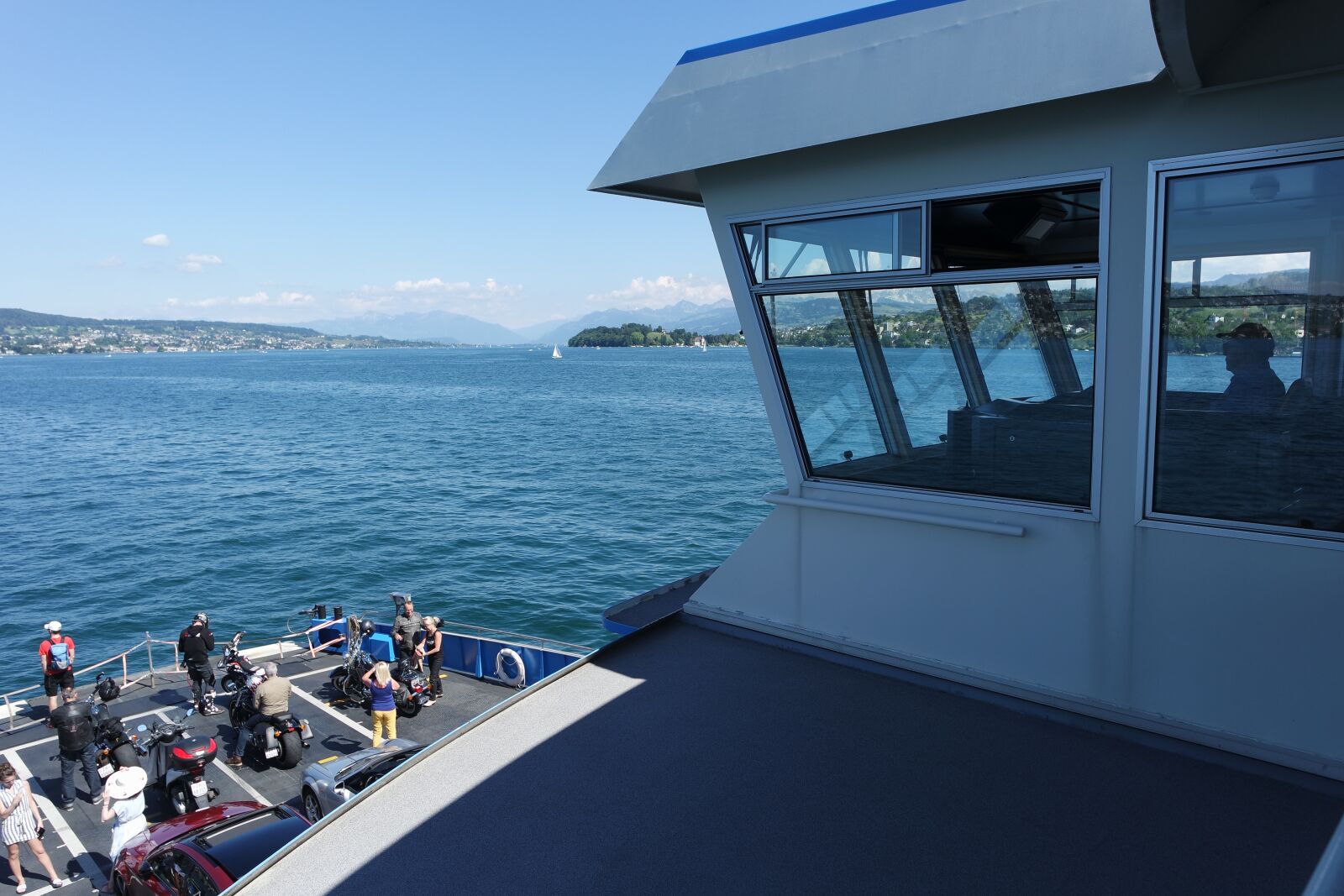 Samsung NX 16-50mm F3.5-5.6 Power Zoom ED OIS sample photo. Zurich, ferry miles-horgen, lake photography