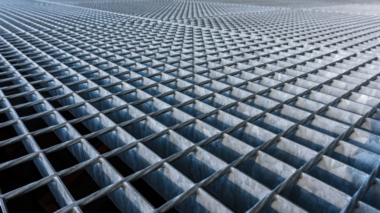 Sony Alpha a5000 (ILCE 5000) sample photo. Grid, metal, iron photography