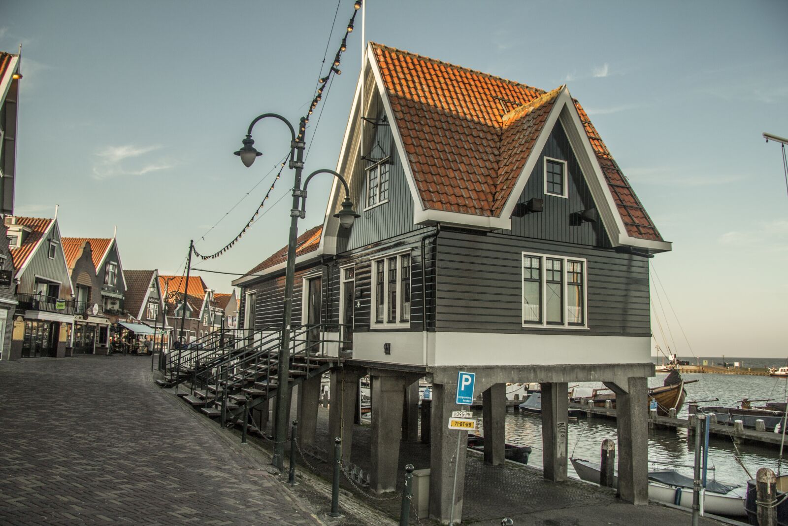 Canon EF-S 17-85mm F4-5.6 IS USM sample photo. Volendam, netherlands, wooden photography