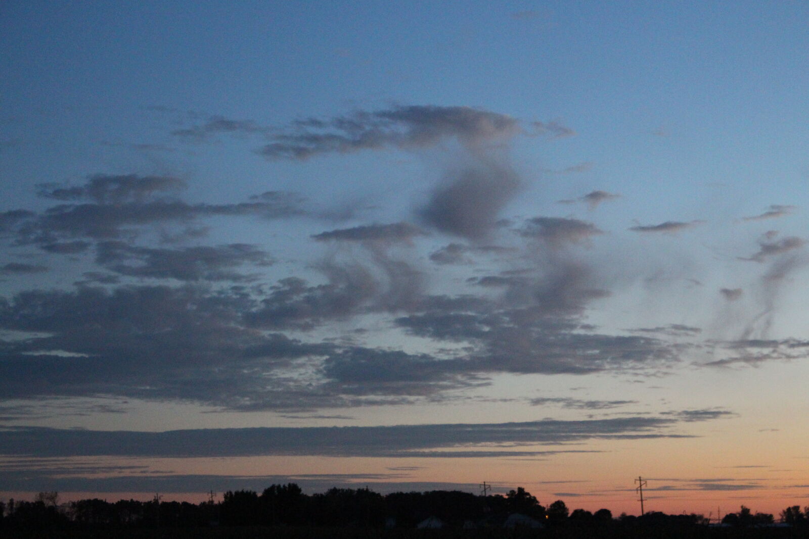 Canon EOS 700D (EOS Rebel T5i / EOS Kiss X7i) sample photo. Building, clouds, country, field photography