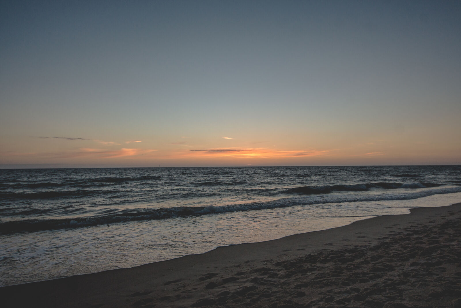 Sony SLT-A65 (SLT-A65V) sample photo. Beach, evening, sky, sand photography