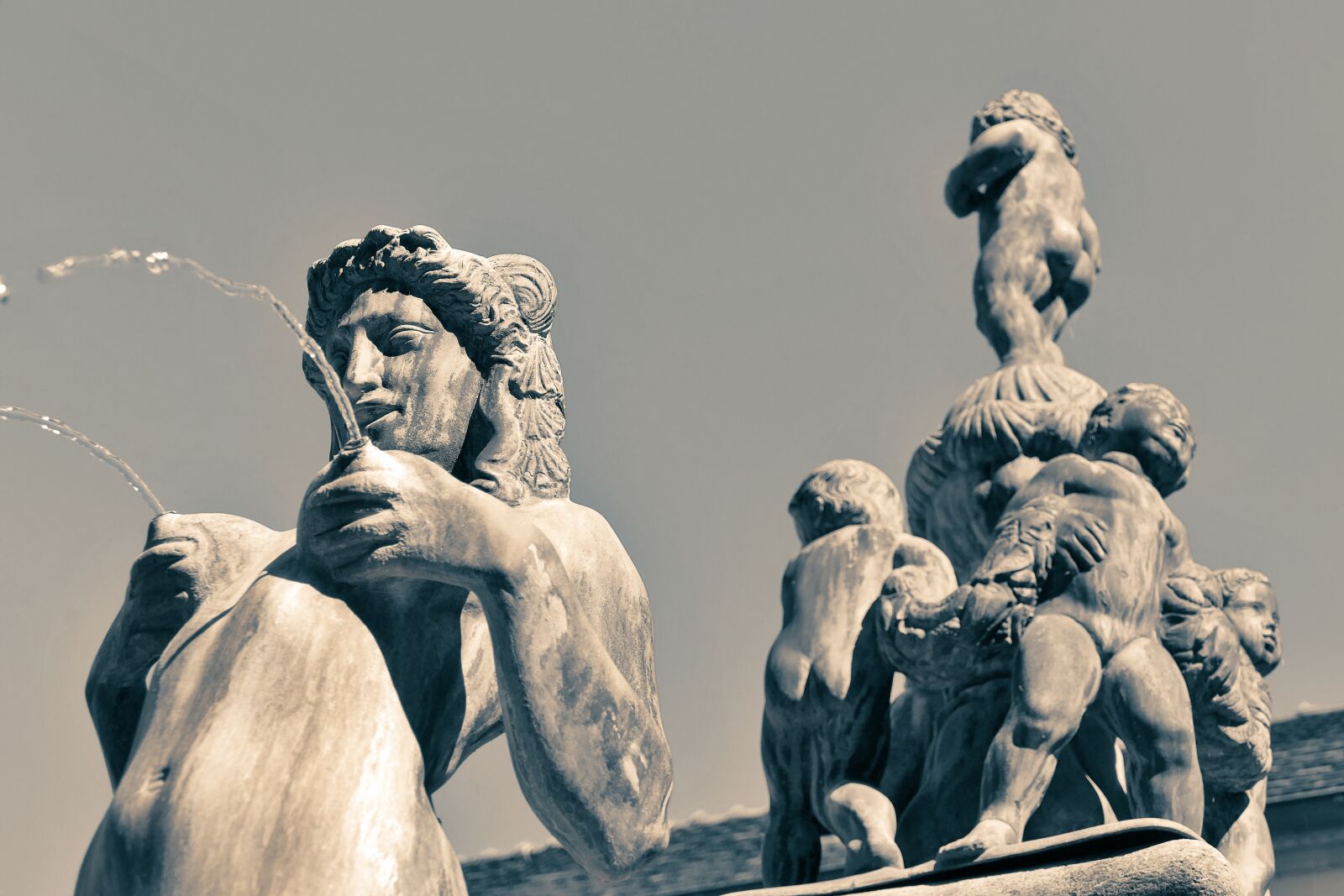 Panasonic Lumix DMC-FZ1000 sample photo. Fountain, terracottahof, mermaid photography