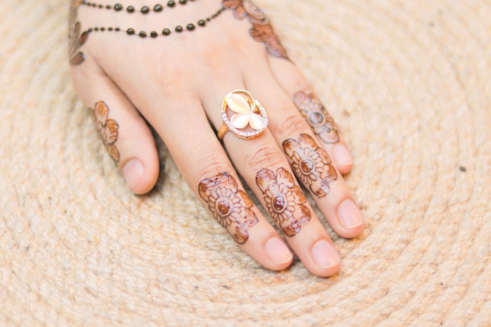 Canon EOS 80D sample photo. Jewellery, henna art, girl photography