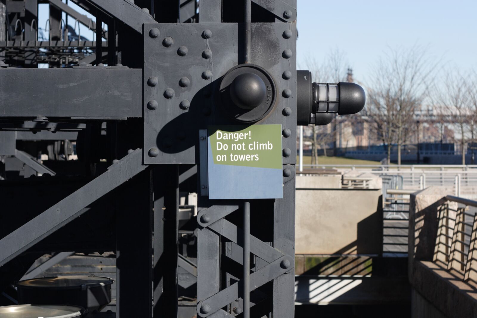 Canon EOS 20D sample photo. Sign, danger, metal photography