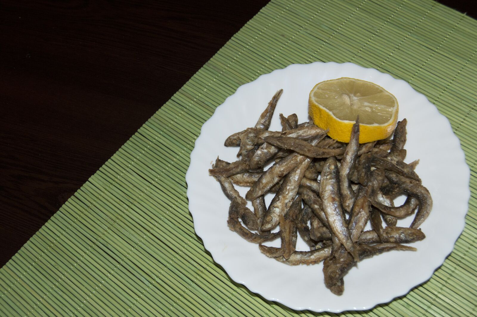 Nikon D3200 sample photo. Fried fish, dish, lemon photography