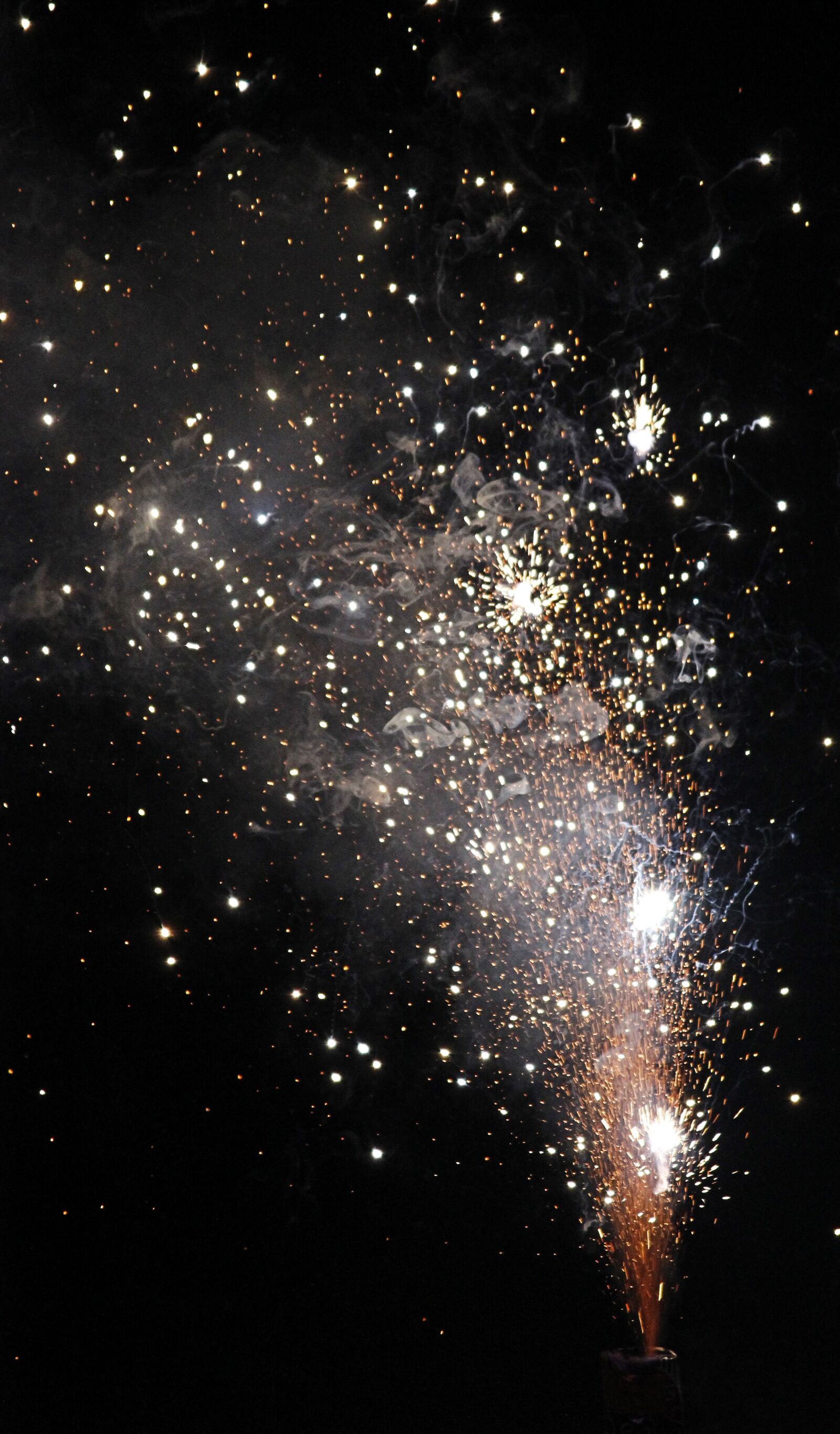 Canon EOS 600D (Rebel EOS T3i / EOS Kiss X5) sample photo. Firecracker, sparks, explosion photography