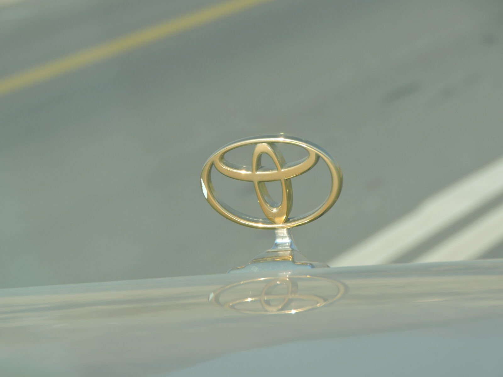 Nikon Coolpix P600 sample photo. Toyota, emblem, in, tilt photography