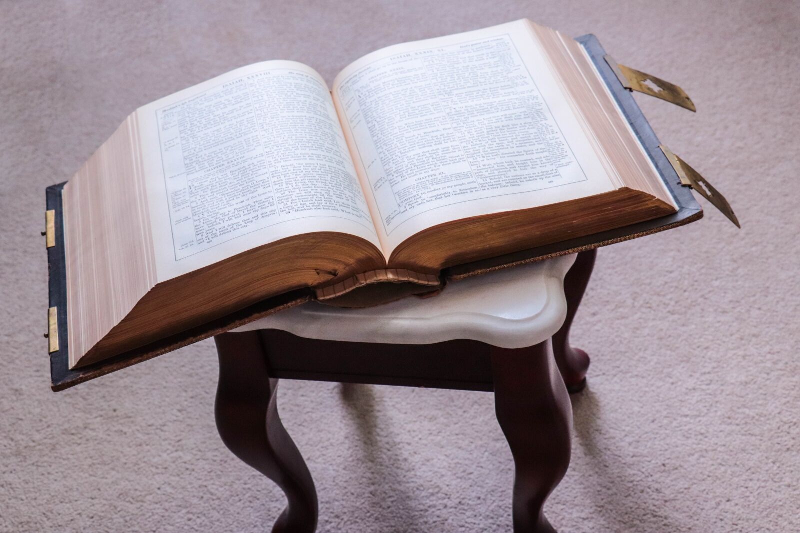Canon EOS 77D (EOS 9000D / EOS 770D) sample photo. Bible, family bible, christian photography