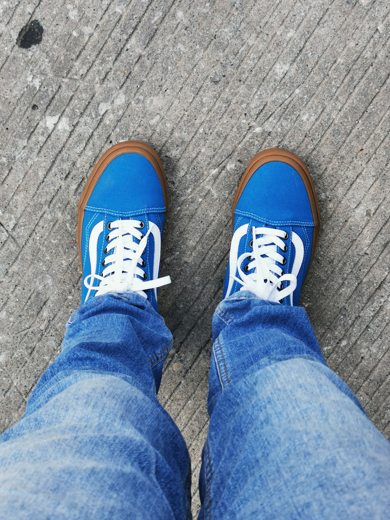 HUAWEI P30 Pro sample photo. Walk, shoe, blue photography
