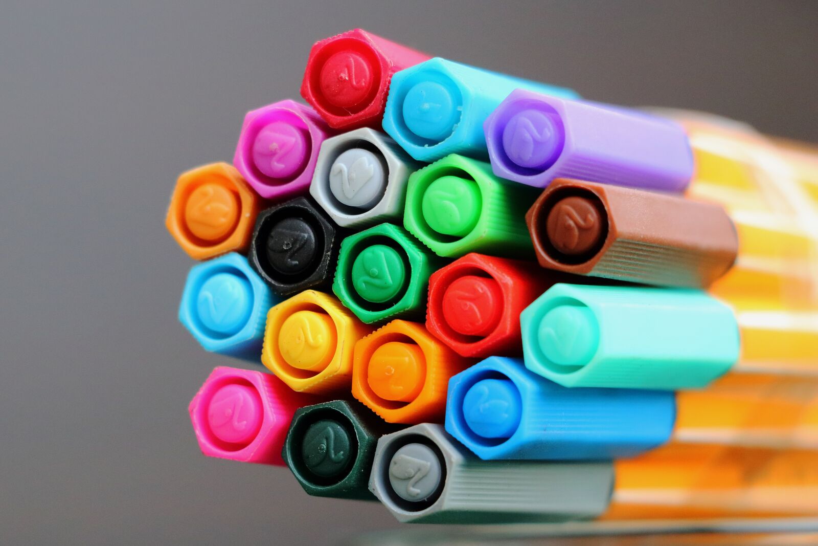 Canon EOS 80D sample photo. Felt tip pens, colorful photography