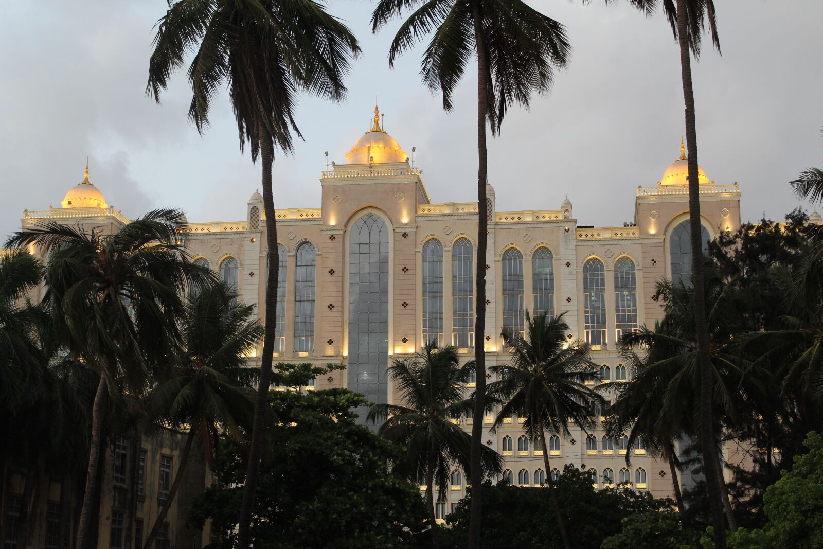 Canon EOS 1300D (EOS Rebel T6 / EOS Kiss X80) sample photo. Mumbai, nariman, bombay photography