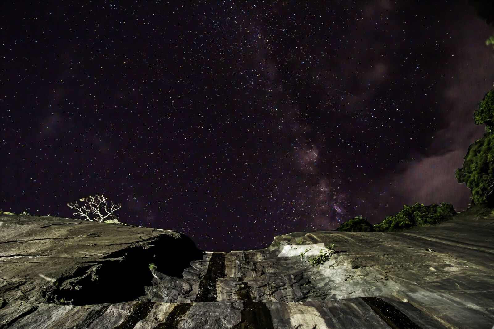 Canon EOS 600D (Rebel EOS T3i / EOS Kiss X5) + Canon EF-S 10-18mm F4.5–5.6 IS STM sample photo. Milky, way, mountain, nightscape photography