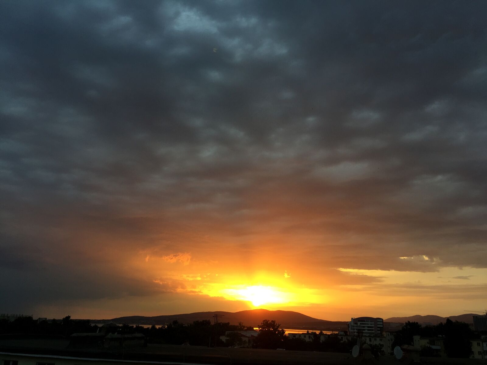 iPhone 6 Plus back camera 4.15mm f/2.2 sample photo. Sunset, gelendzhik, sky photography