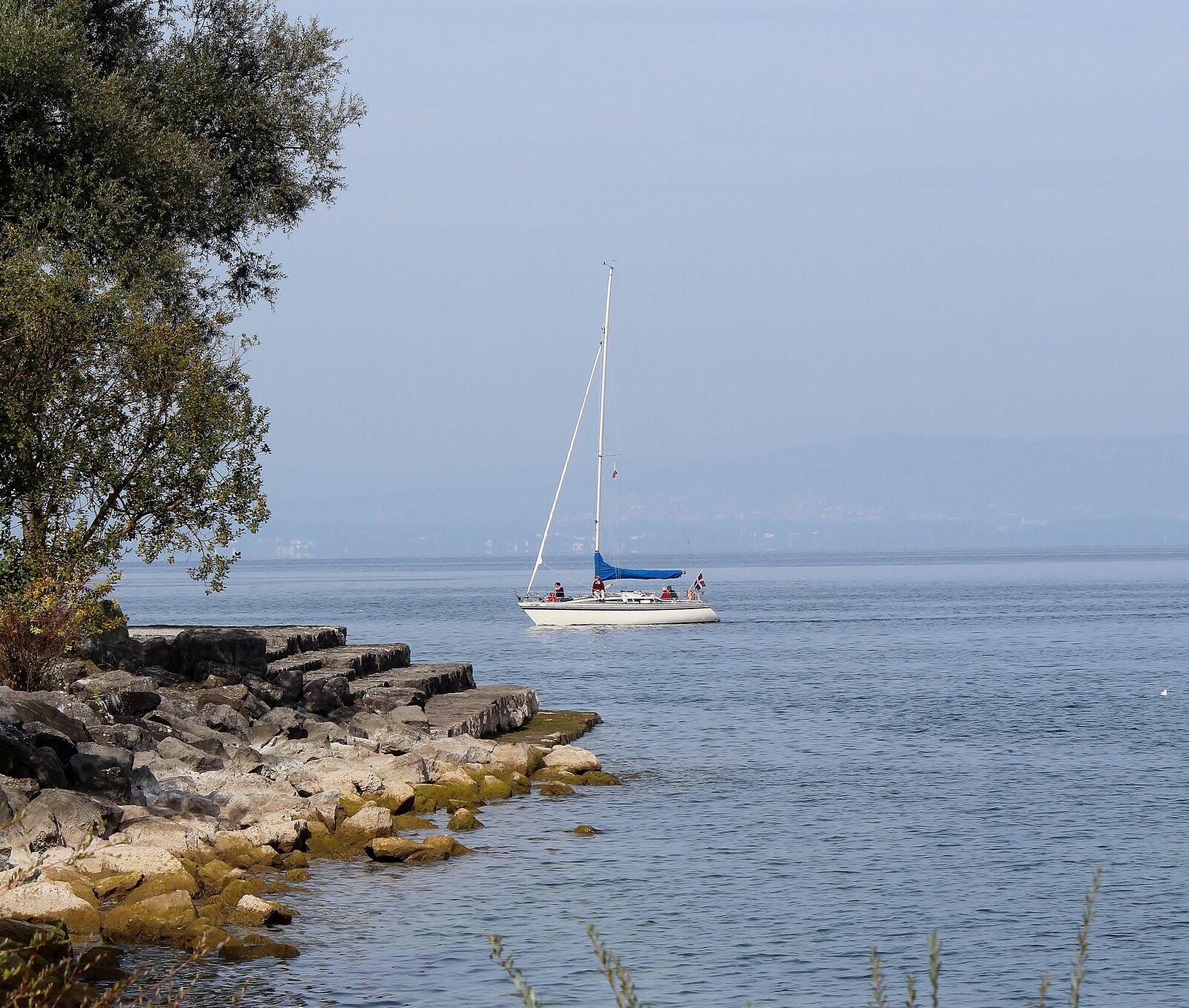 Canon EF-S 55-250mm F4-5.6 IS II sample photo. Sailing boat, boat, lake photography