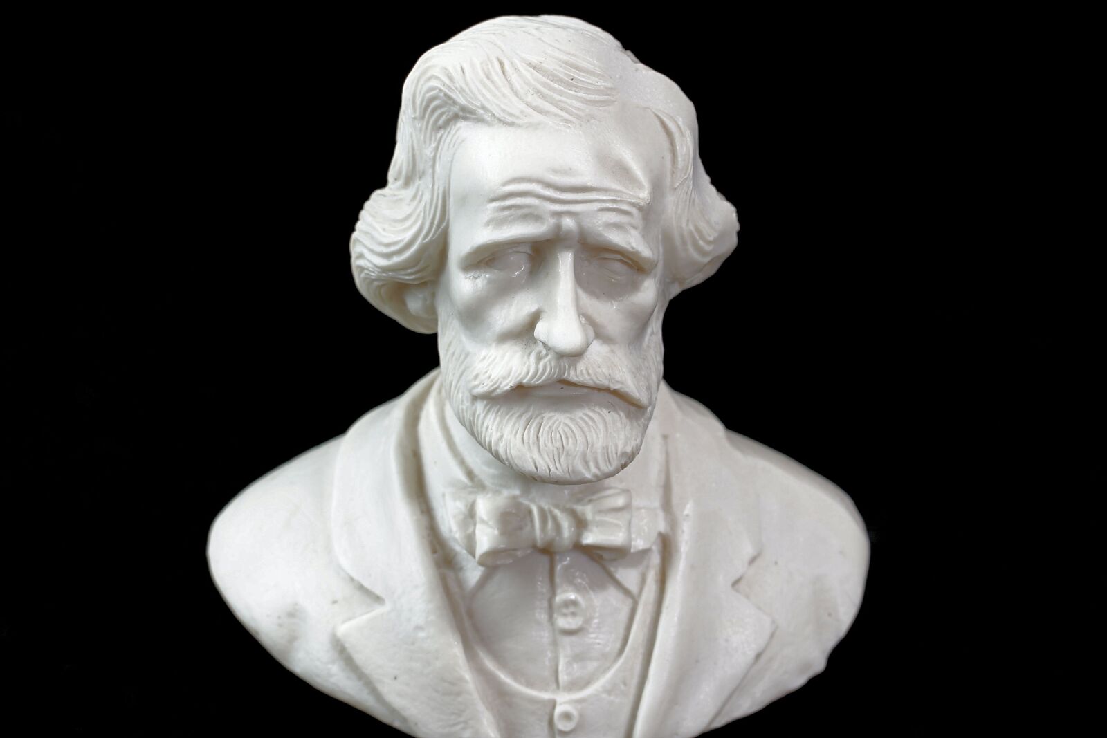 Sony a7 II + Sony FE 85mm F1.8 sample photo. Man, sculpture, verdi photography