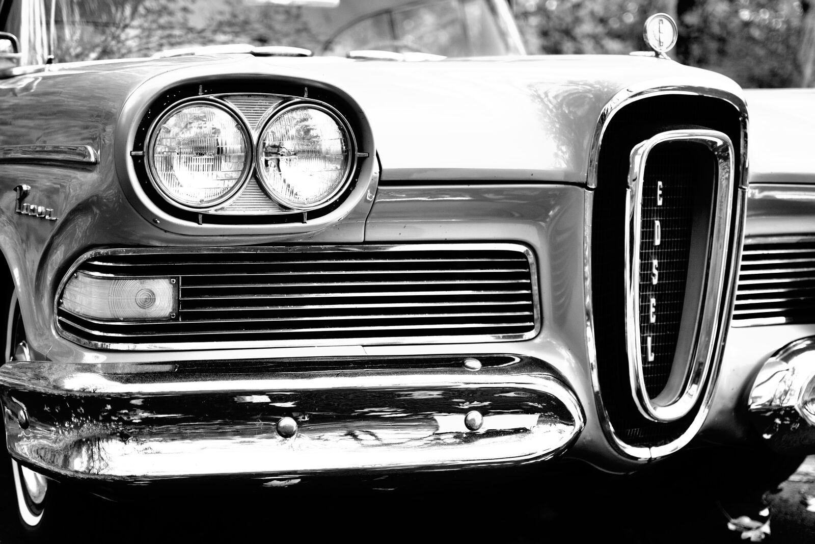 Nikon D3100 + Nikon AF-S DX Nikkor 35mm F1.8G sample photo. Classic, car, in, grayscale photography