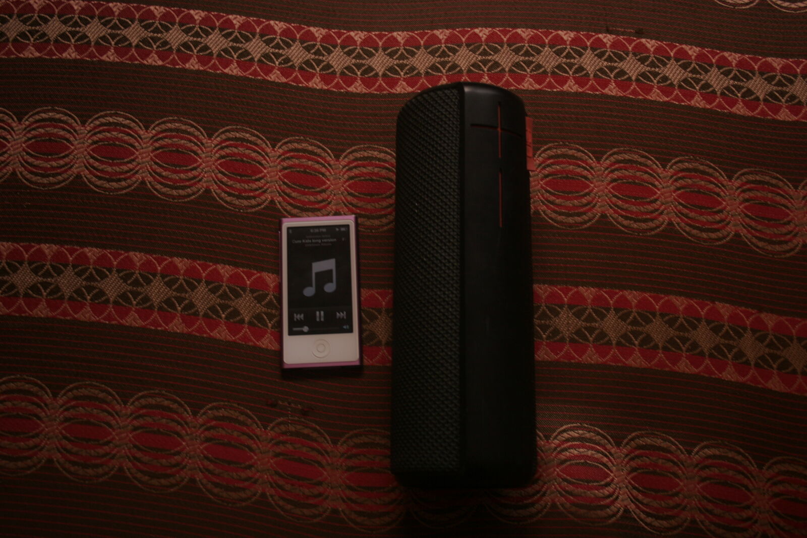 Canon EOS 20D sample photo. Ipod, ipod, nano, mp3 photography