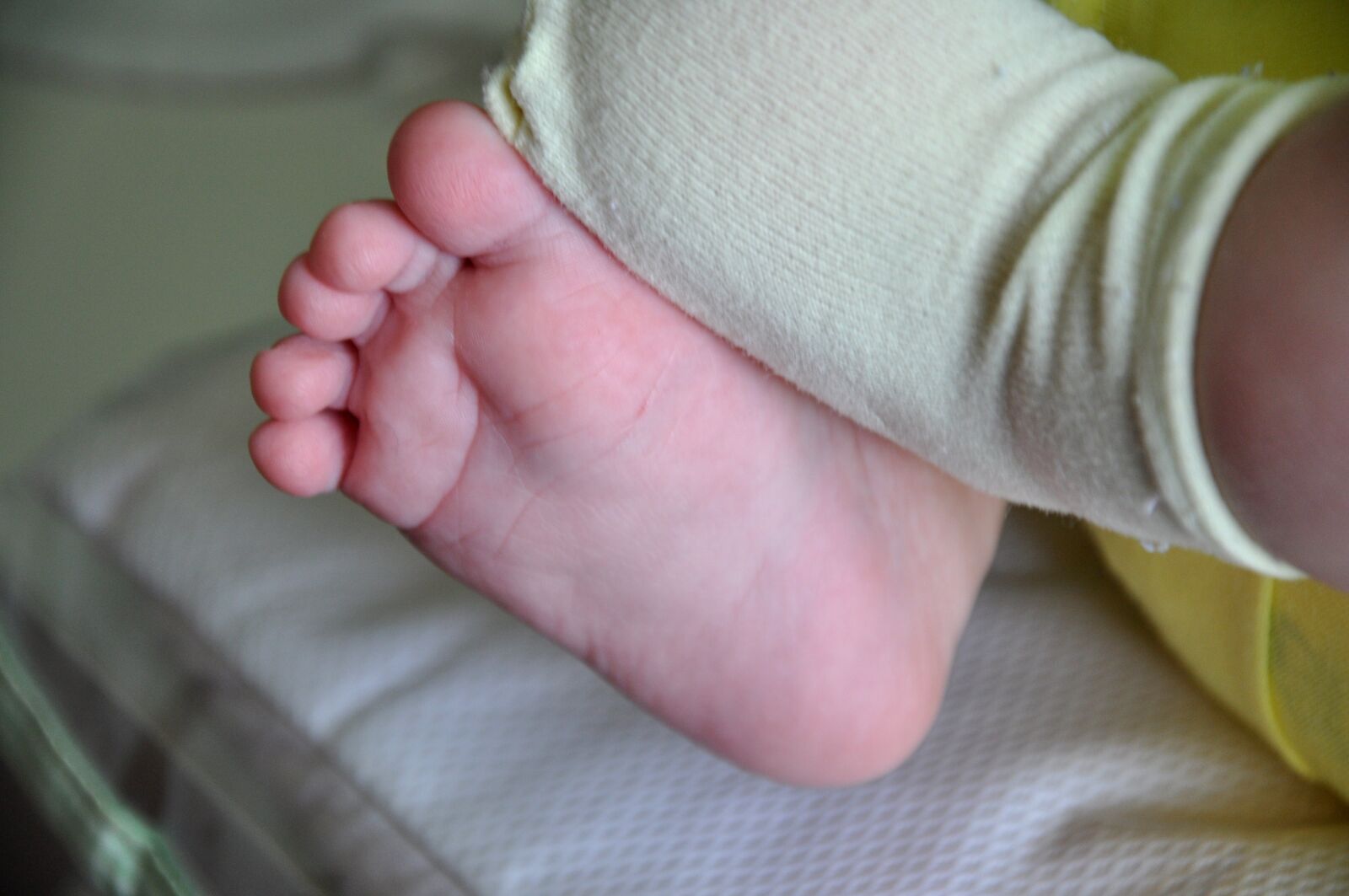 Nikon D90 sample photo. Boost, foot, bebe photography