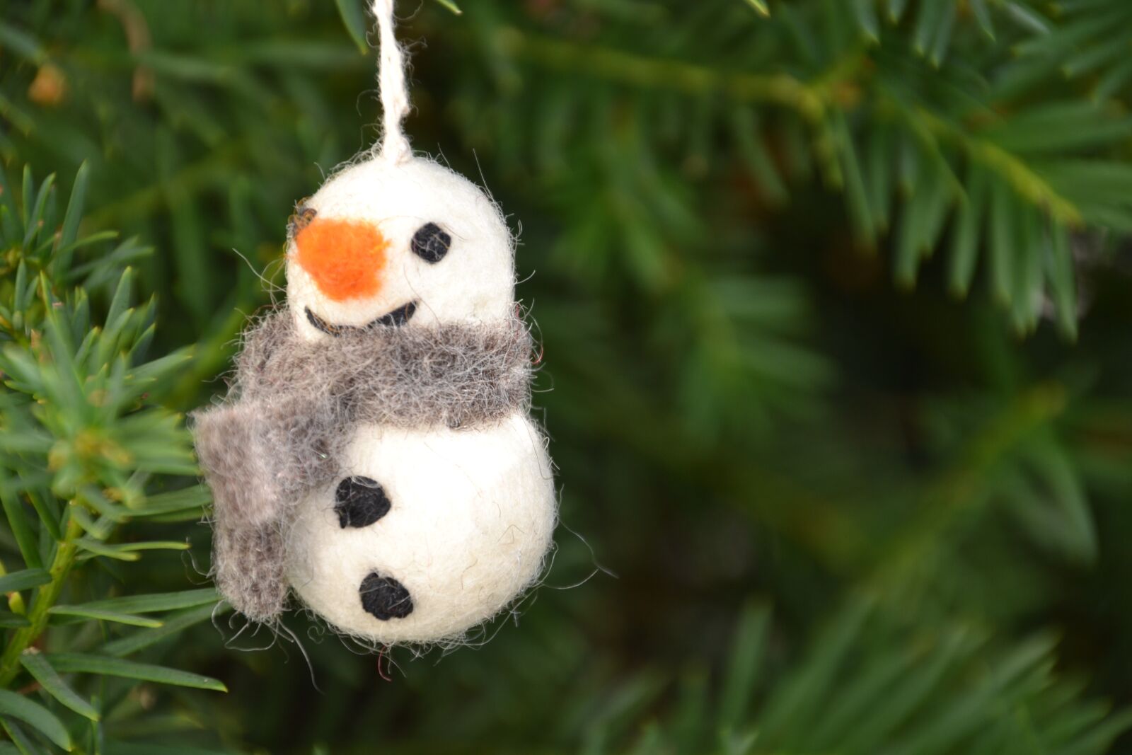 Nikon D3100 sample photo. Snowman, felt, deco photography