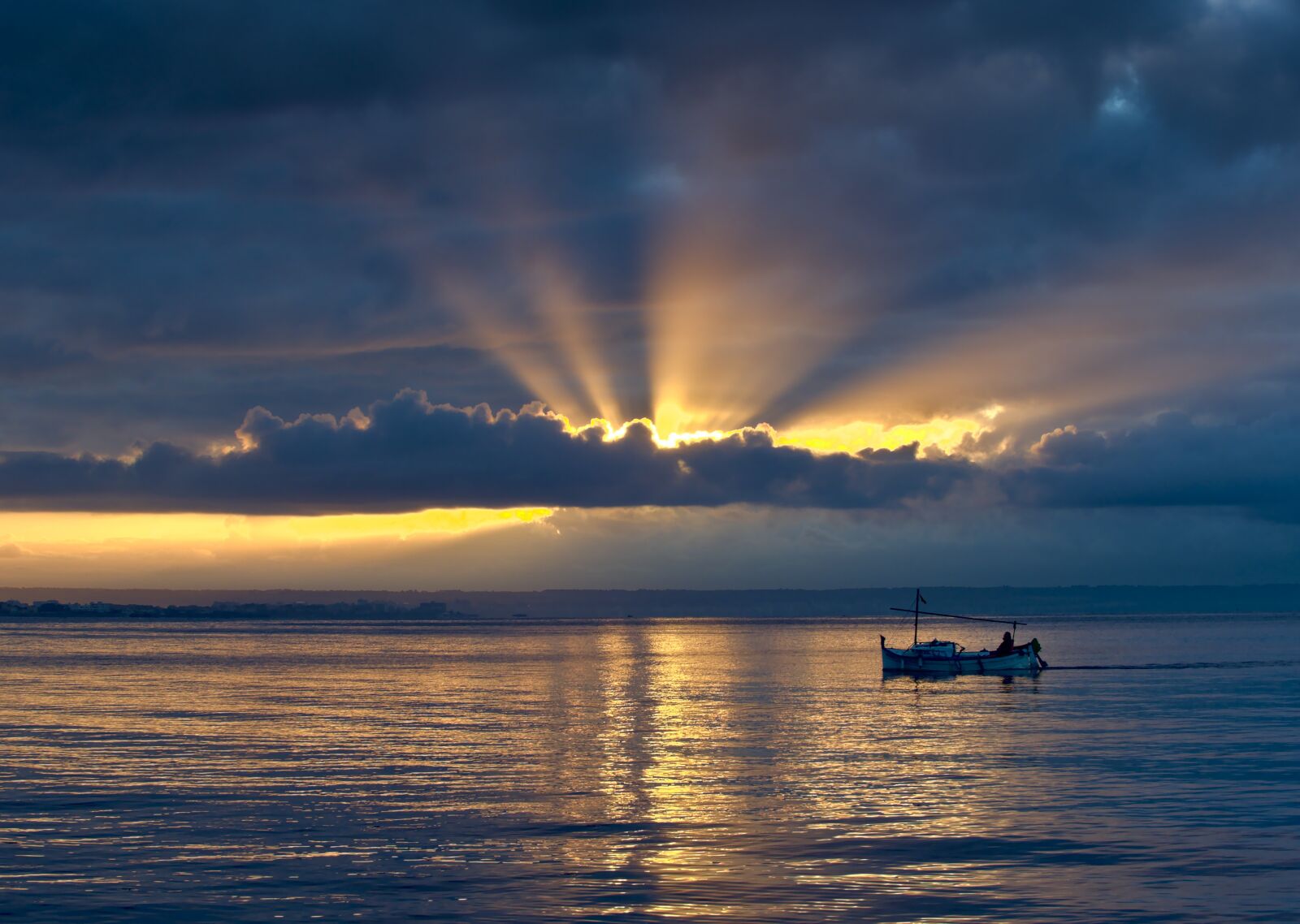 Olympus OM-D E-M1 Mark II + Olympus M.Zuiko Digital ED 40-150mm F2.8 Pro sample photo. Sea, fisherman, sunrise photography