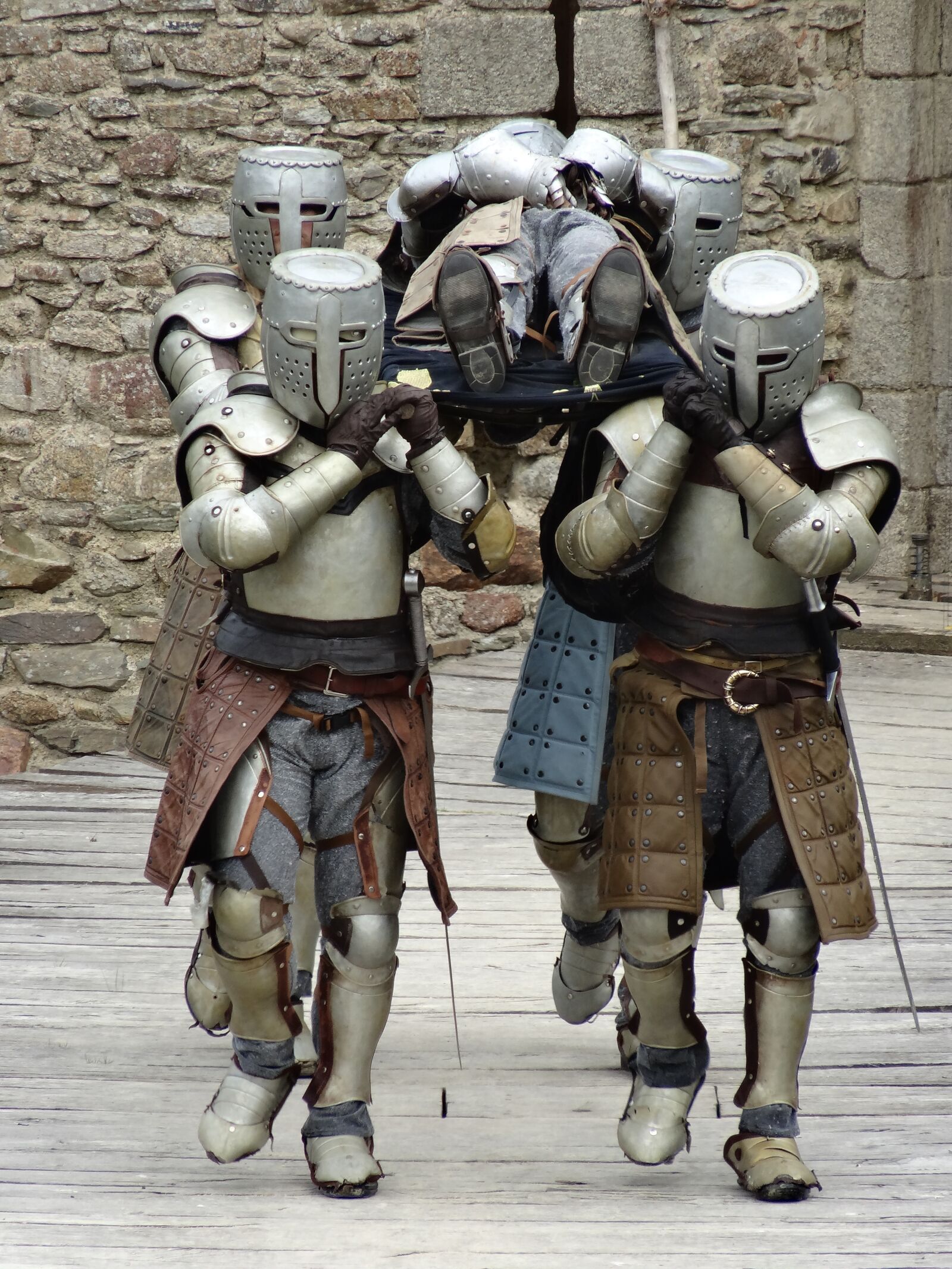 Sony Cyber-shot DSC-HX20V sample photo. Knights, medieval, corpse photography