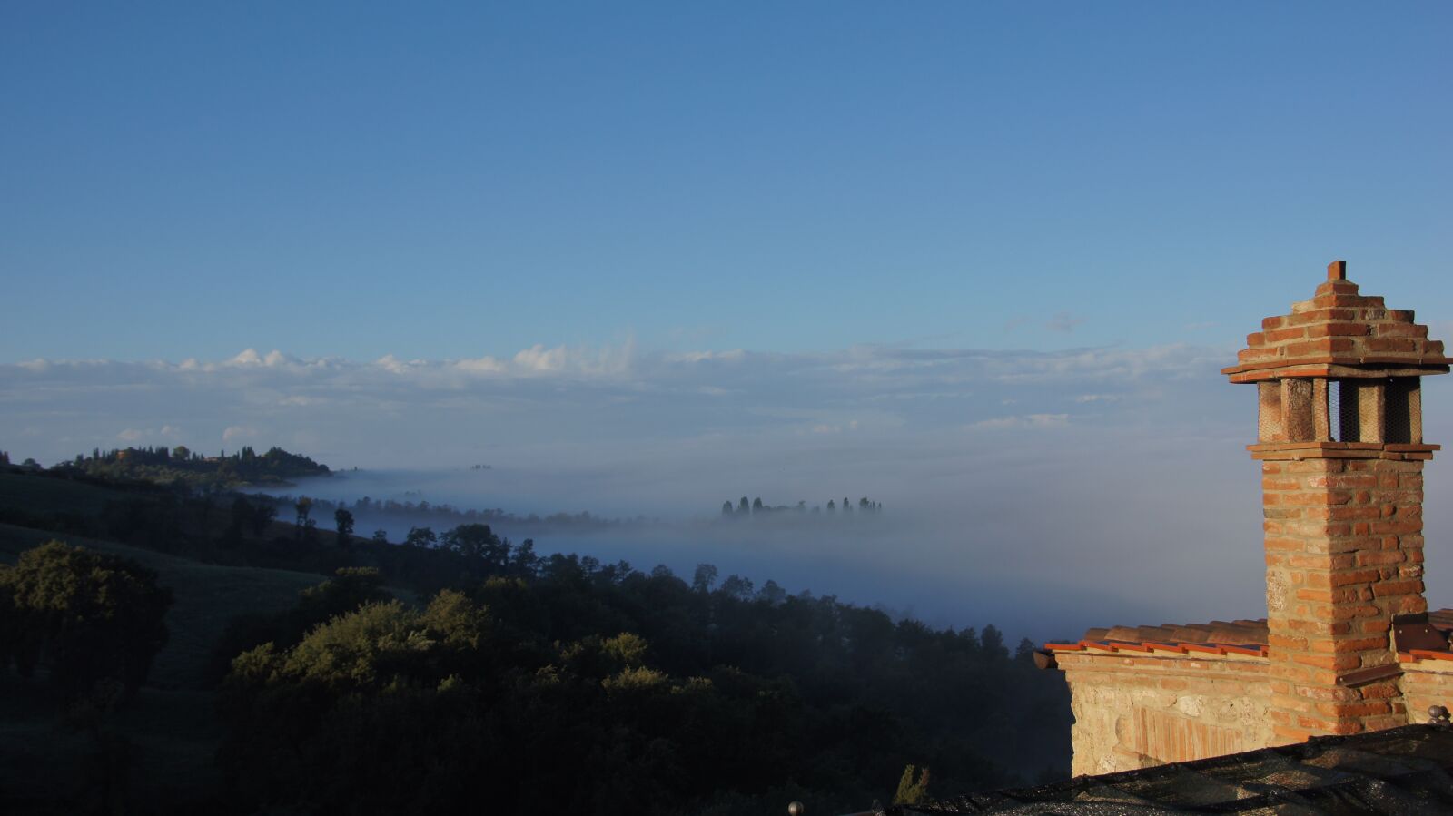 Sony SLT-A55 (SLT-A55V) sample photo. Morning mist, tuscany, autumn photography