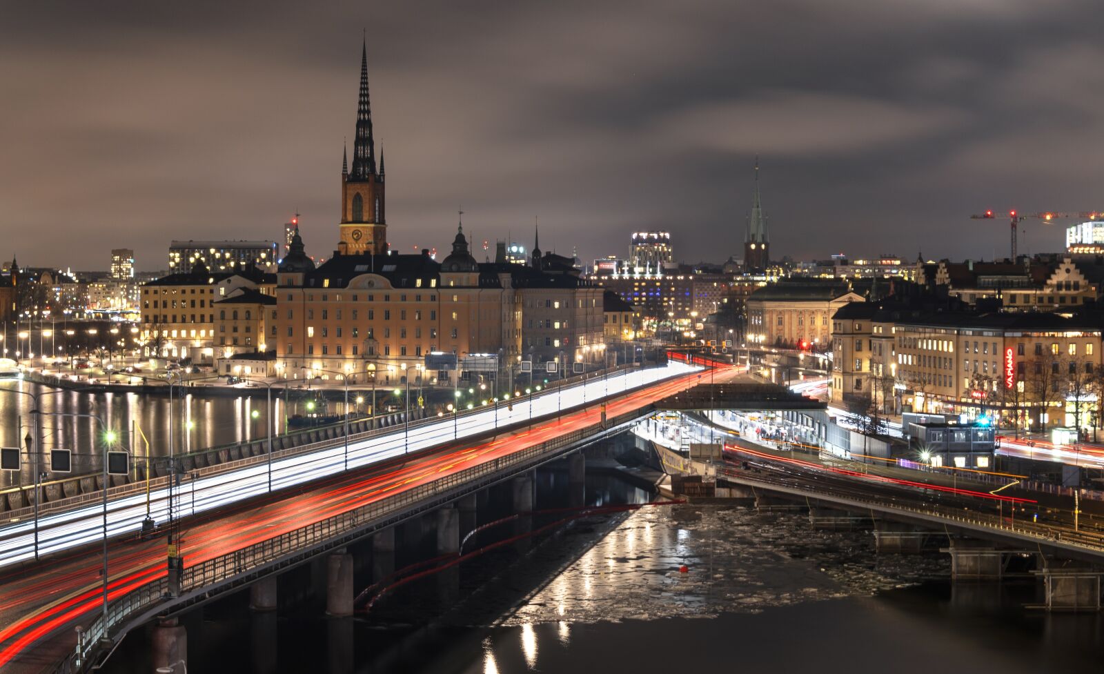 Tamron SP 24-70mm F2.8 Di VC USD sample photo. Cityscape, lights, architecture photography