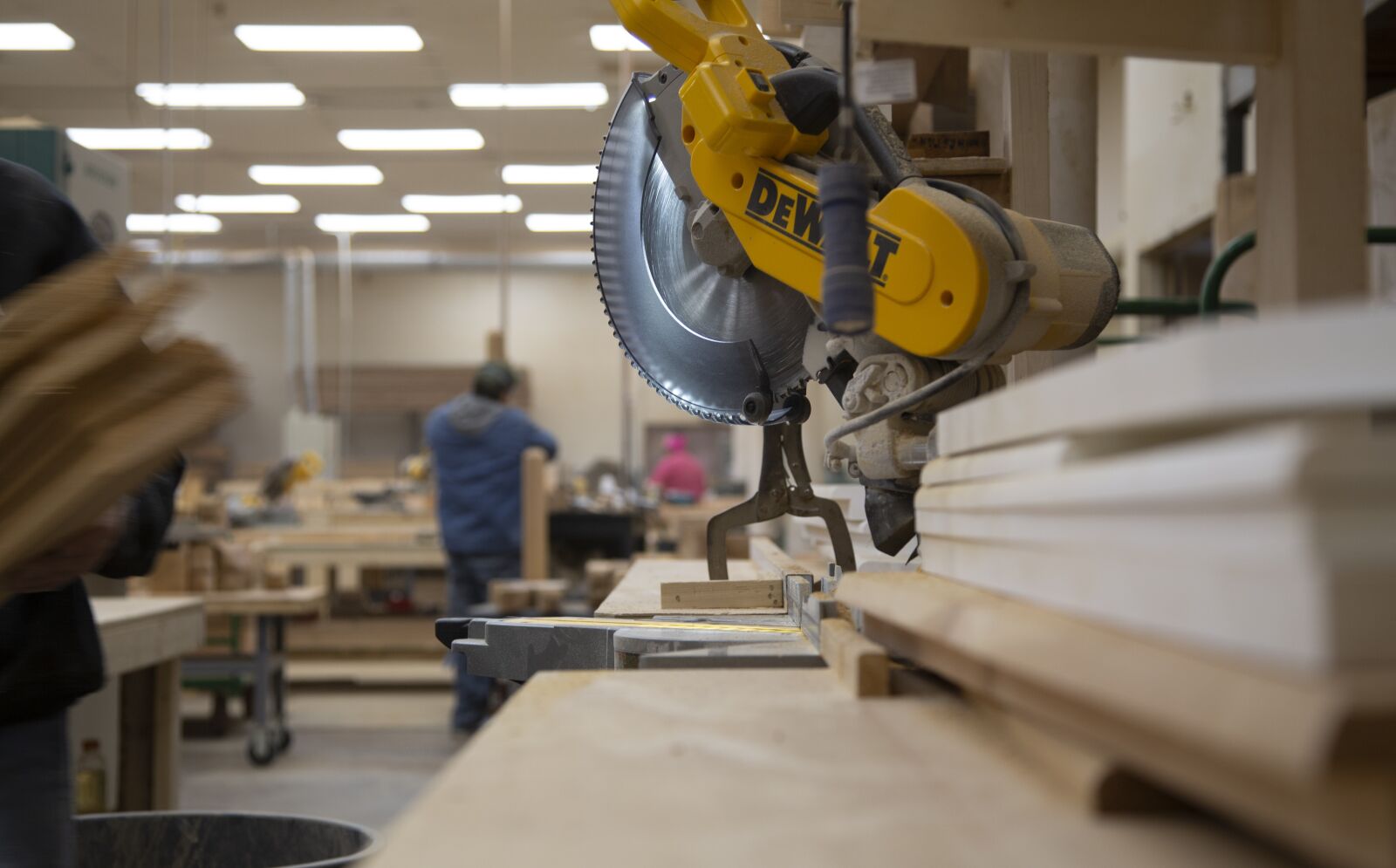 Canon EOS 5D Mark III sample photo. Saw, woodworking, factory photography