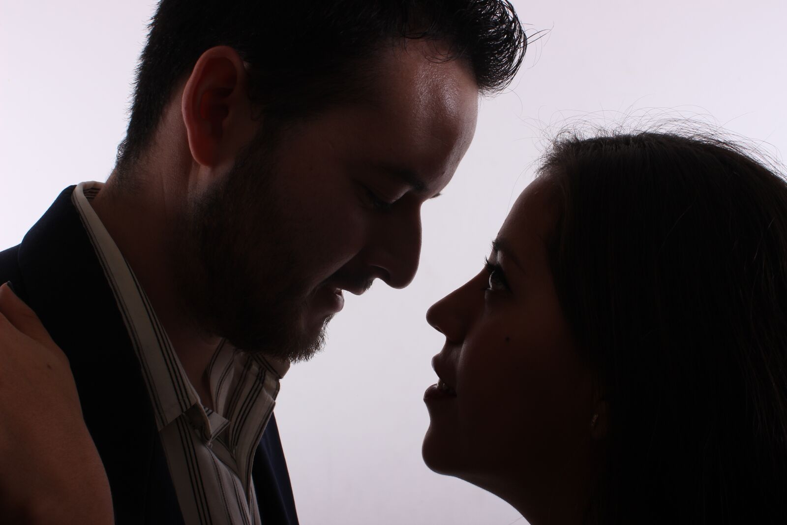 Canon EOS 600D (Rebel EOS T3i / EOS Kiss X5) sample photo. Kiss, romance, love photography