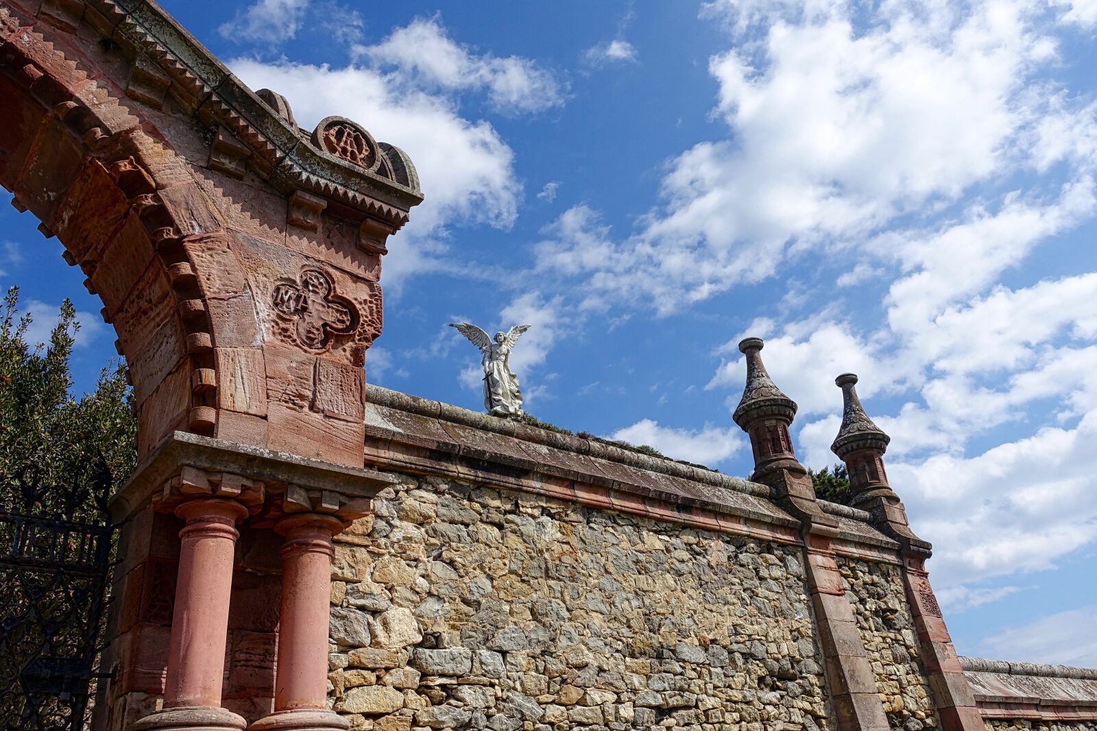 Sony Cyber-shot DSC-RX100 III sample photo. Arch, wall, stone photography