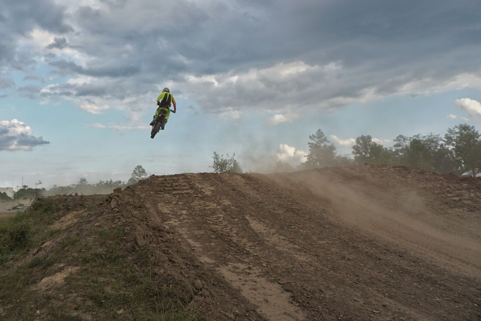 Sony E 16-50mm F3.5-5.6 PZ OSS sample photo. Motocross, ramping, jump photography