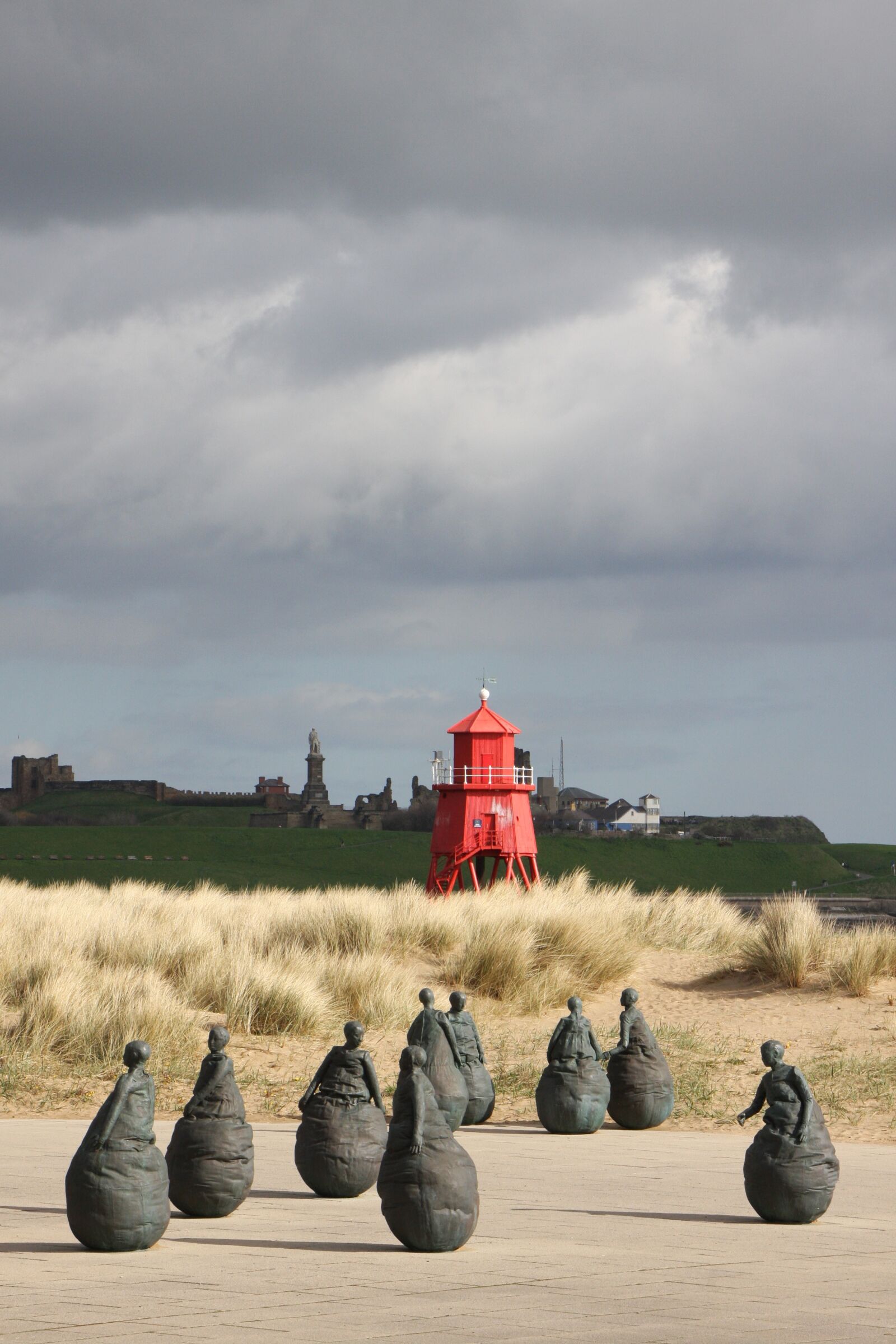 Canon EOS 40D sample photo. Lighthouse, figures, sculptures photography