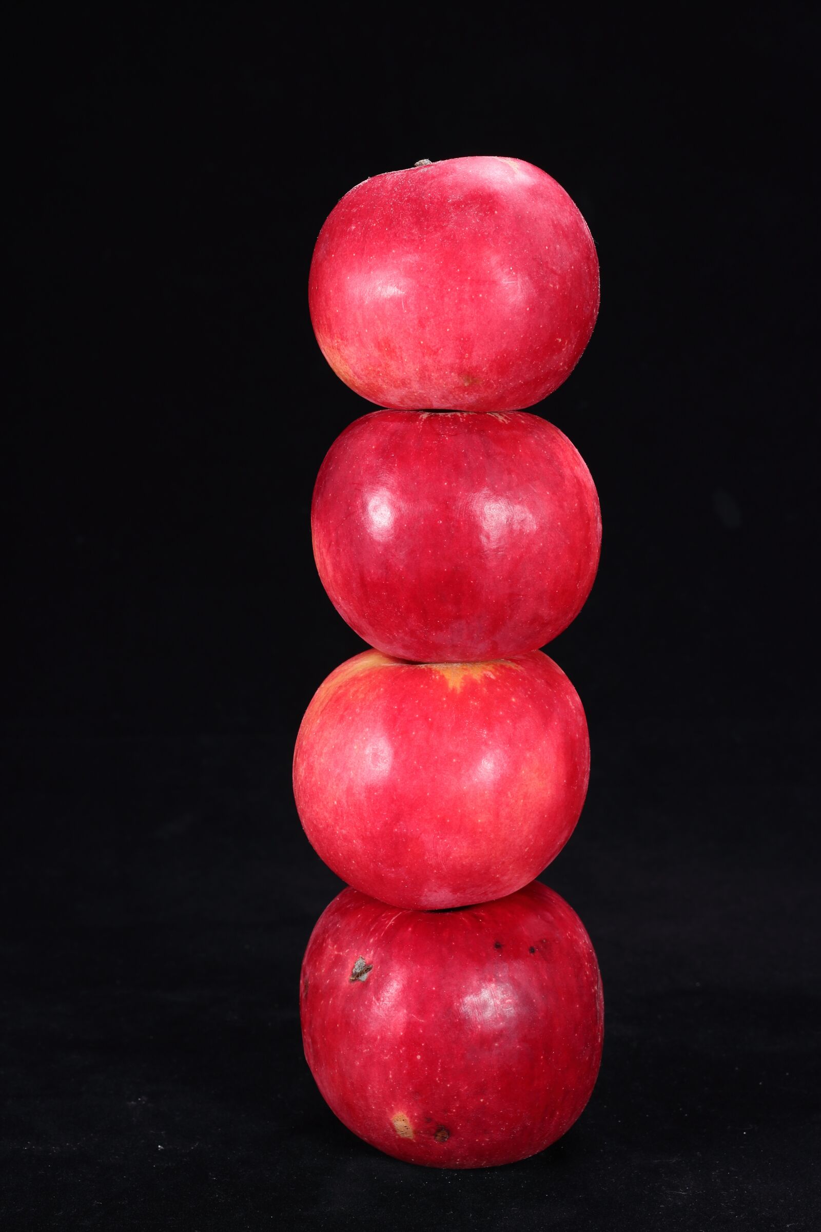 Canon EOS 77D (EOS 9000D / EOS 770D) sample photo. Apples, order, red photography