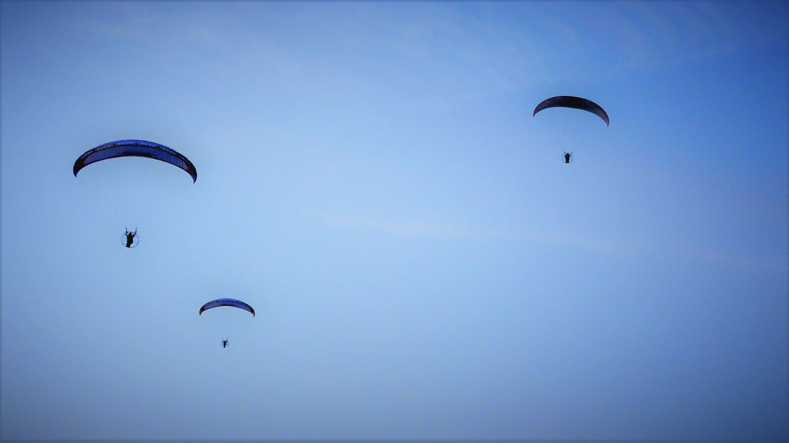 Panasonic DMC-TZ3 sample photo. Parachute, paragliding, sky photography