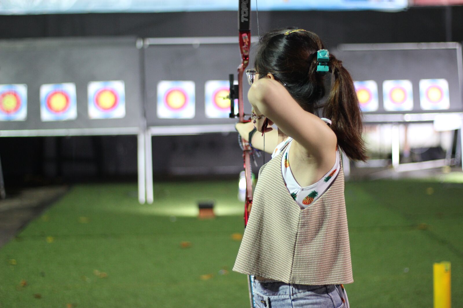 Canon EOS 600D (Rebel EOS T3i / EOS Kiss X5) + Canon EF 50mm F1.8 STM sample photo. Provides name, archery, women photography