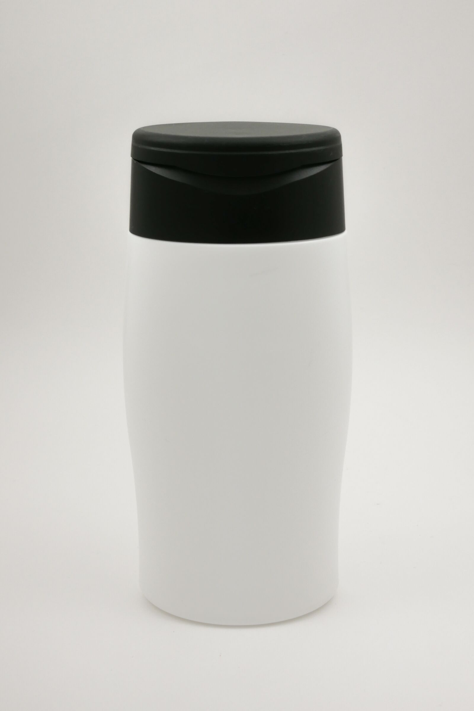 LUMIX G 20/F1.7 II sample photo. Template, bottle, shampoo photography