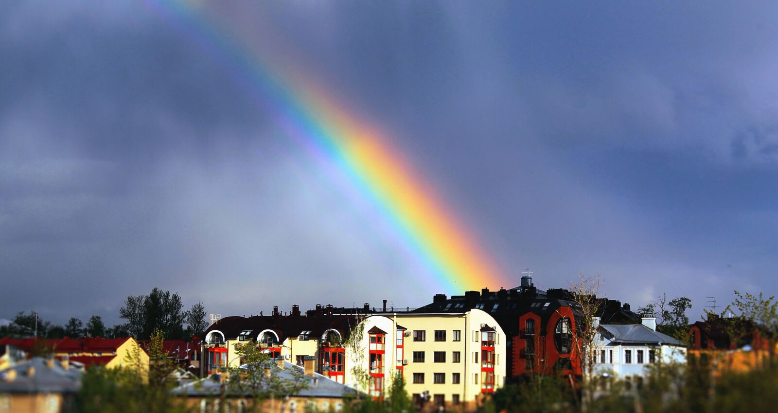 Canon EOS 1100D (EOS Rebel T3 / EOS Kiss X50) sample photo. Rainbow, bow, house, architecture photography