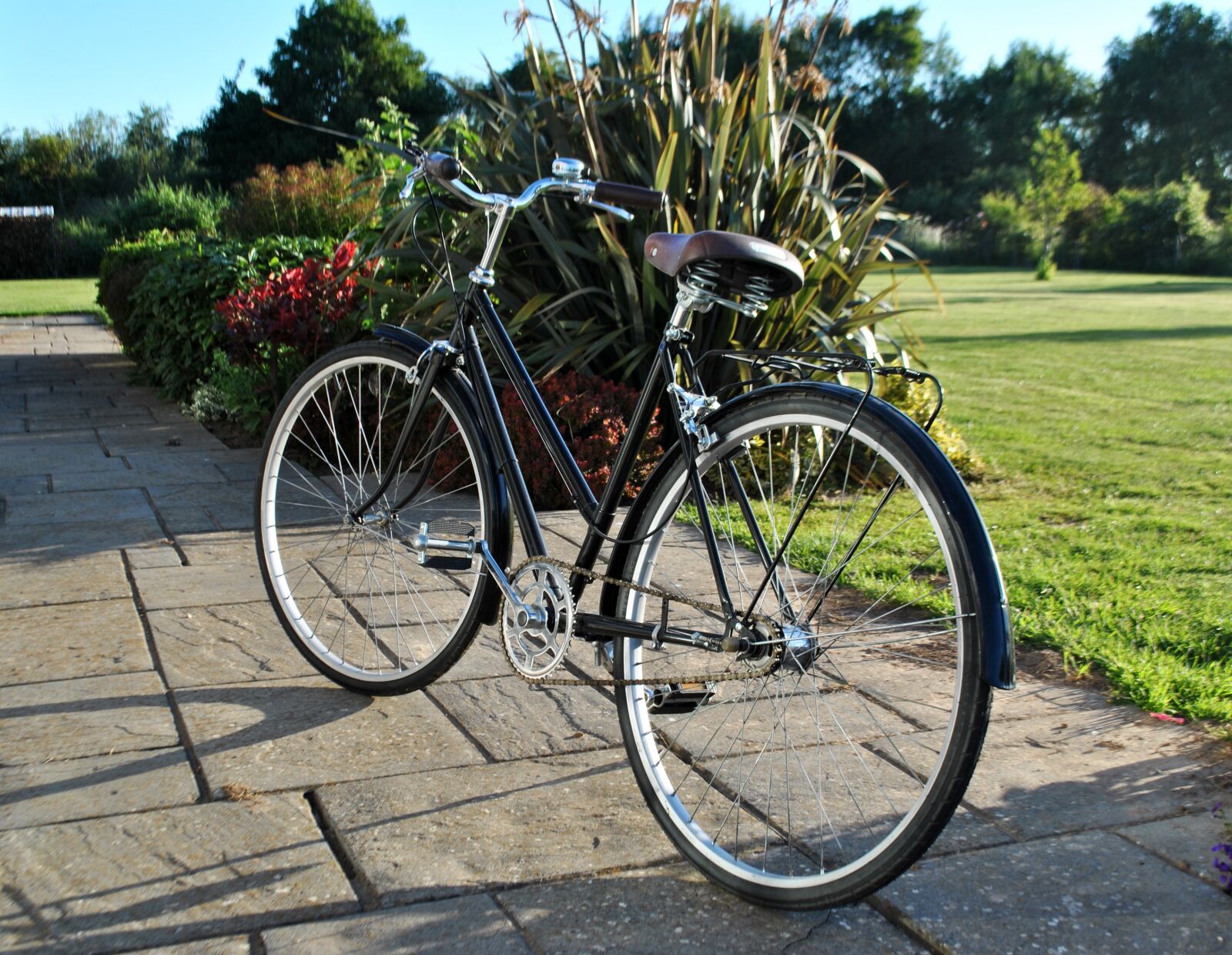 Nikon D3000 sample photo. Wheel, bike, summer photography