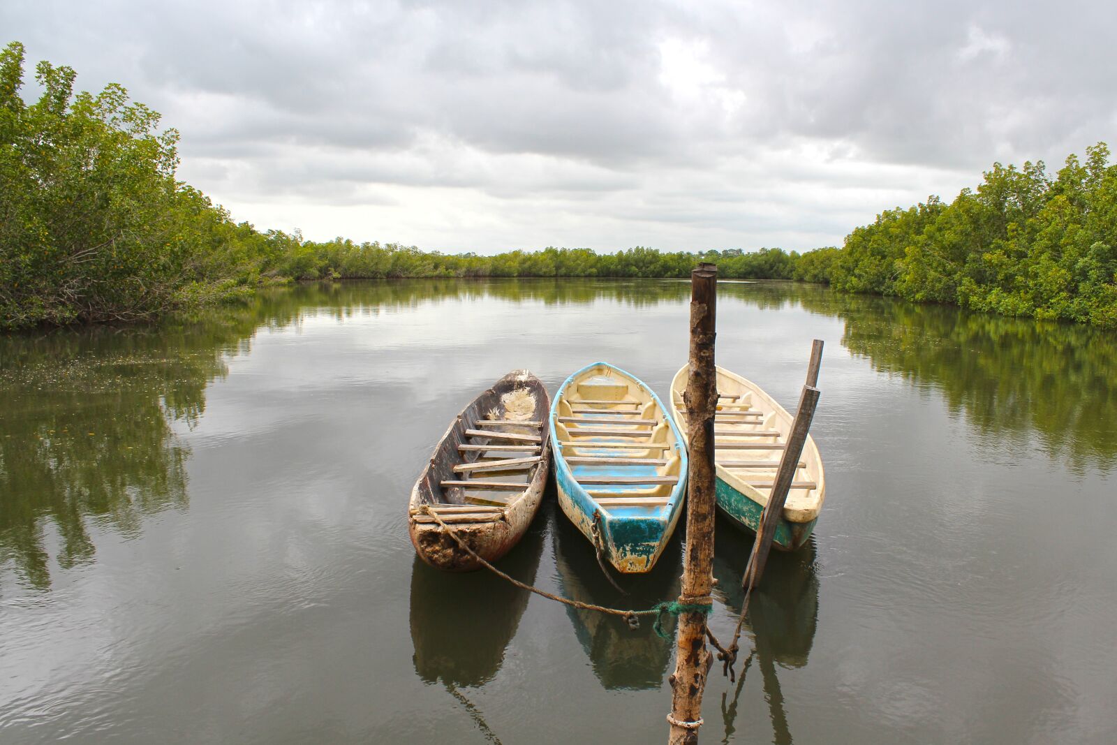 Canon EOS 600D (Rebel EOS T3i / EOS Kiss X5) sample photo. Boats, river, summer photography