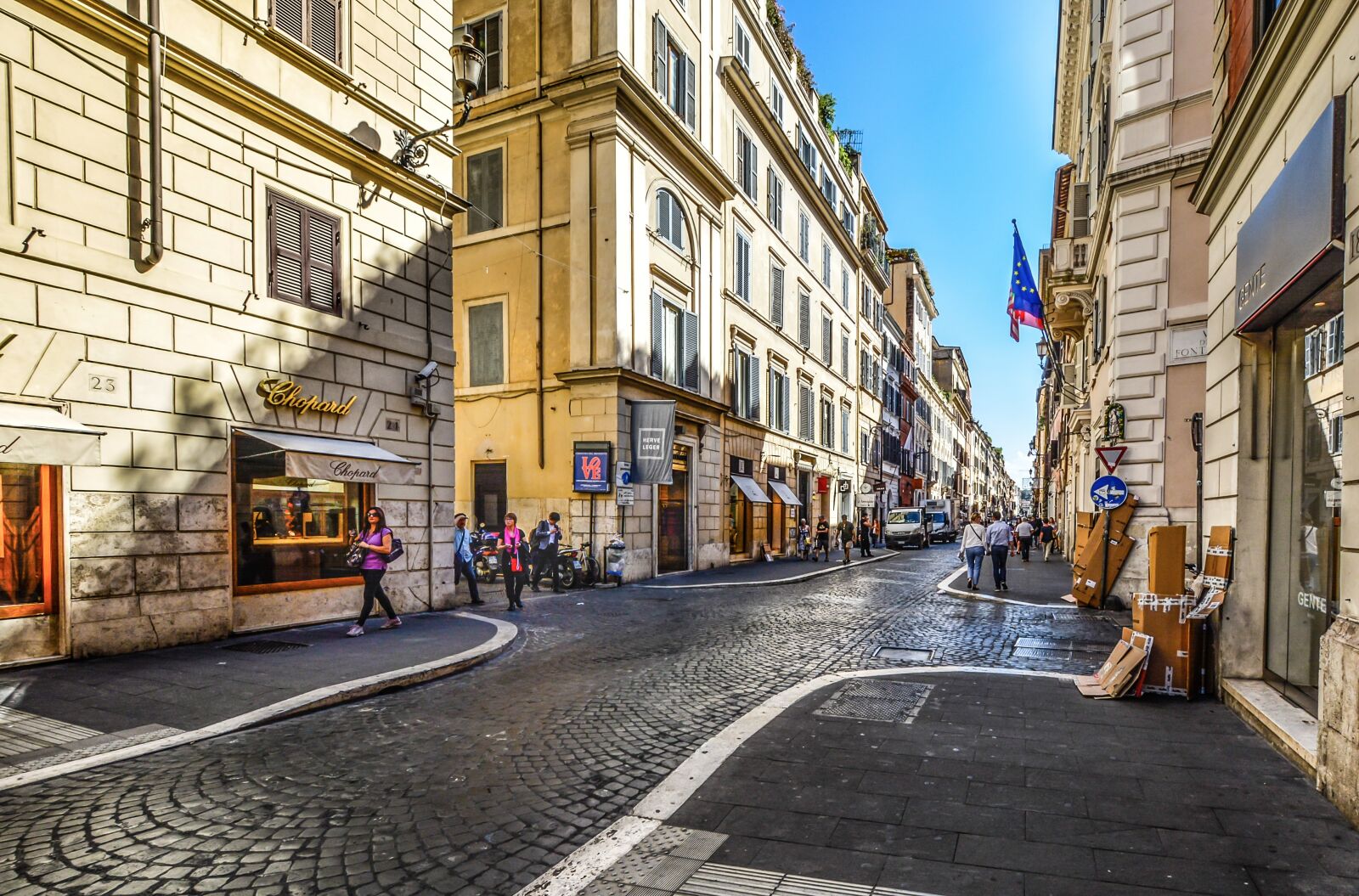 Nikon D5200 sample photo. Rome, street, walk photography
