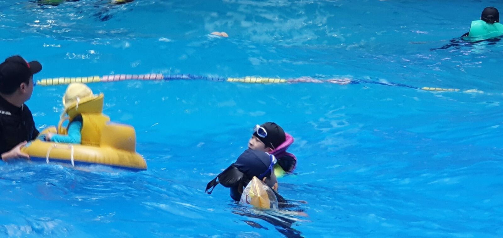 Samsung Galaxy S10 sample photo. Swimming pool, indoor swimming photography